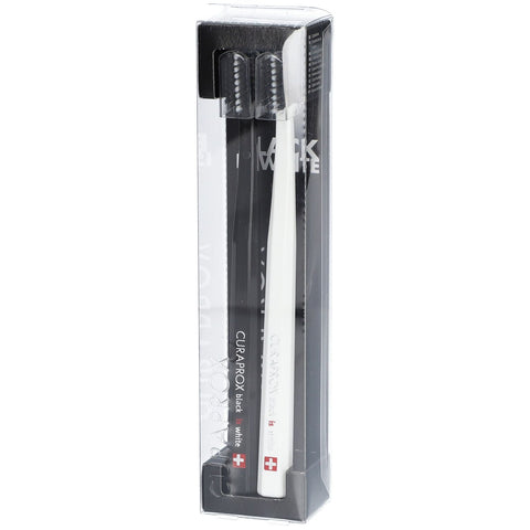 CURAPROX White is Black brosses à dents (2 pièces)